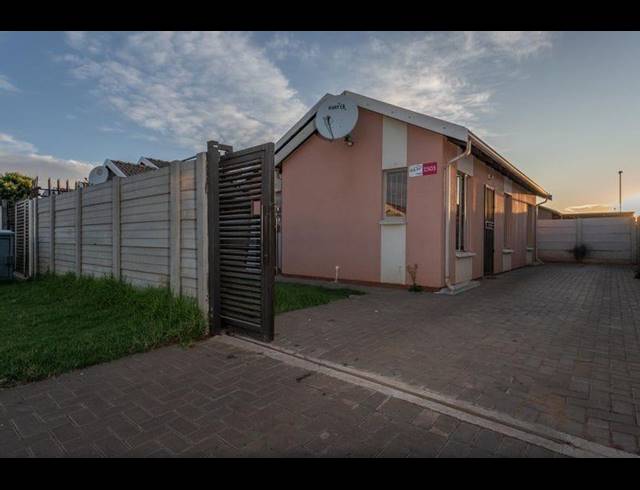 3 BEDROOM HOUSE FOR SALE IN SKY CITY